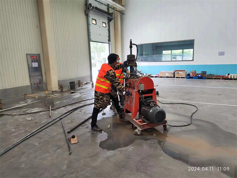 建邺厂房地面下沉塌陷注浆加固施工